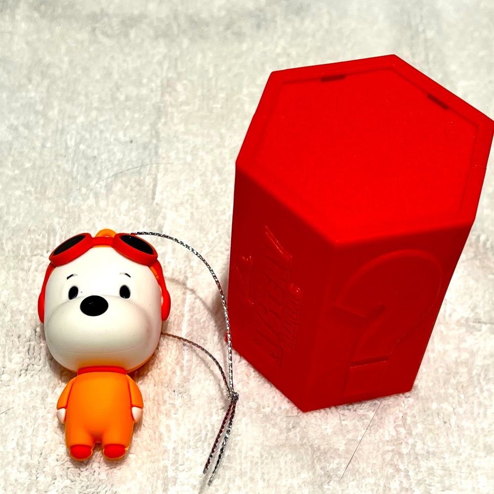 2022 Hallmark Peanuts Astronaut Snoopy Mystery Ornament